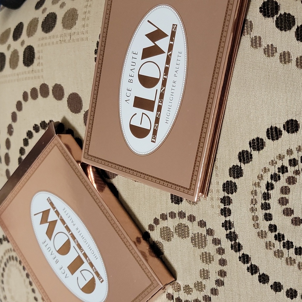 Ace Beaute Glow Essentials Highlighter Palette